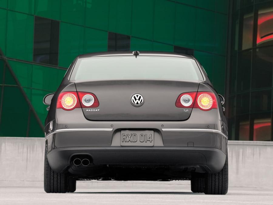  Volkswagen Passat 3.6 2006 года  (US) (фото 23 из 32)